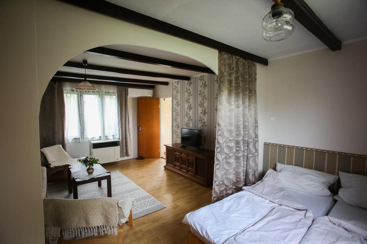 Hellenyi Apartmanok Harkany Luaran gambar