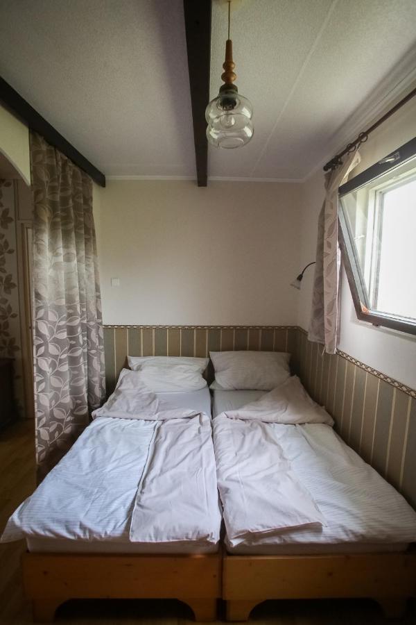 Hellenyi Apartmanok Harkany Luaran gambar