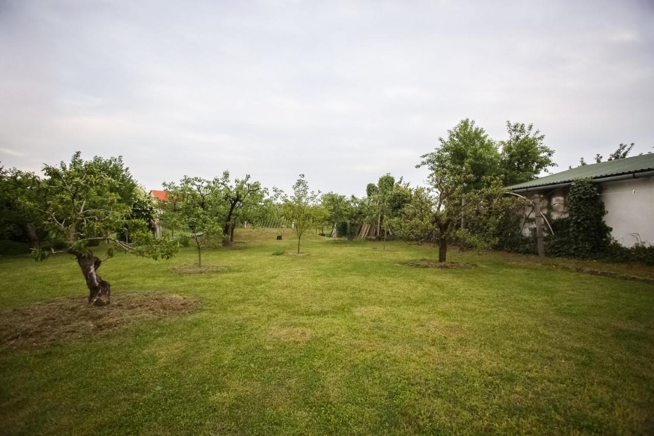 Hellenyi Apartmanok Harkany Luaran gambar
