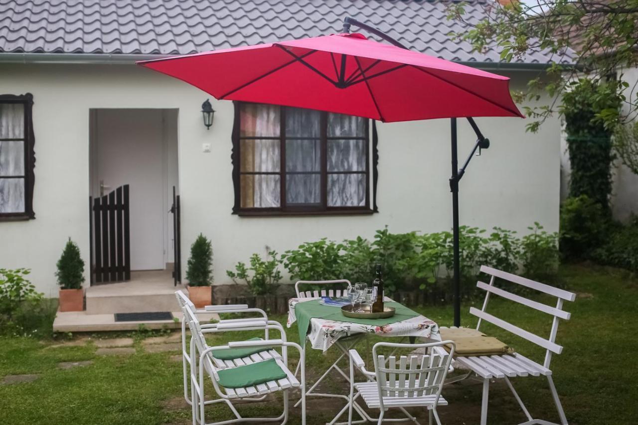 Hellenyi Apartmanok Harkany Luaran gambar
