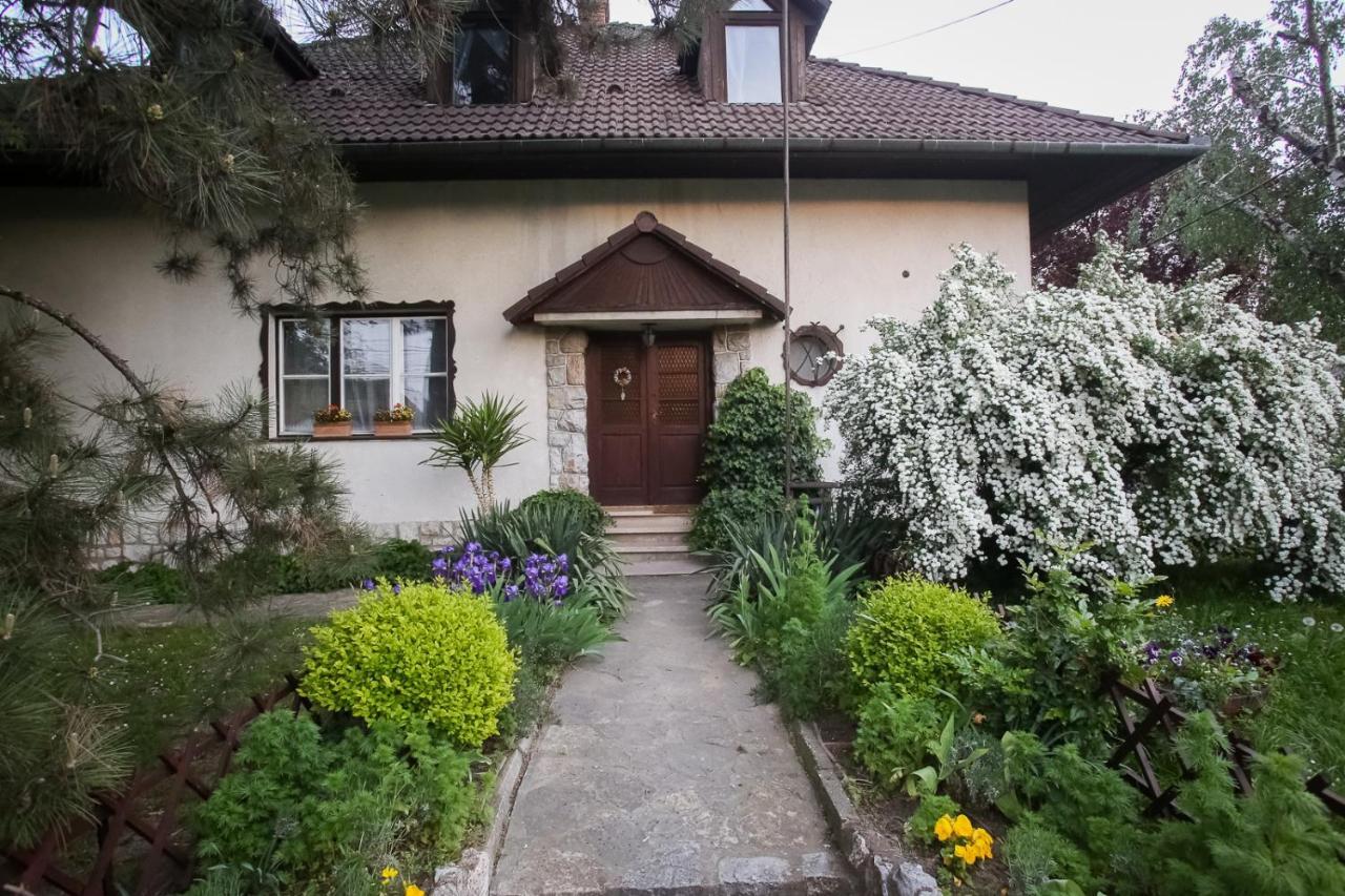 Hellenyi Apartmanok Harkany Luaran gambar