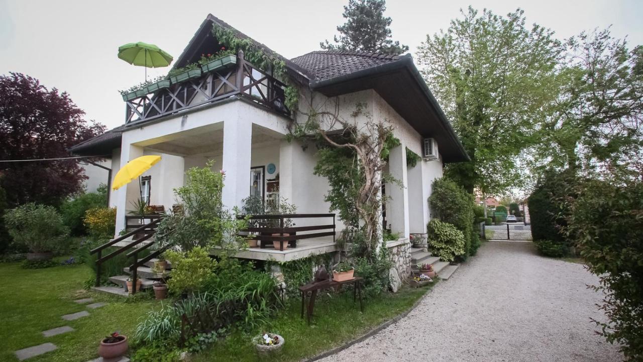 Hellenyi Apartmanok Harkany Luaran gambar